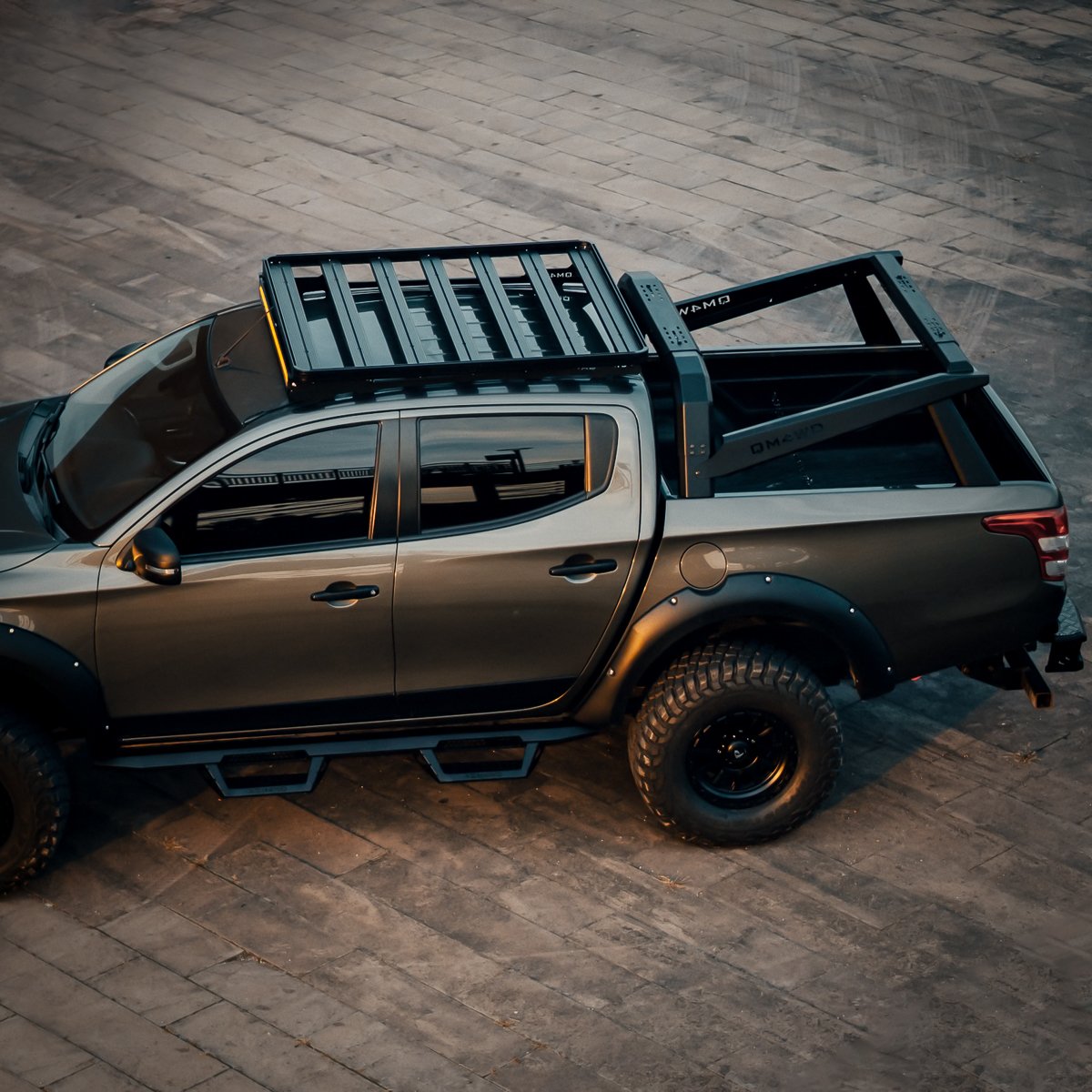 Roof rack and roll bar system on 4x4 pickup truck