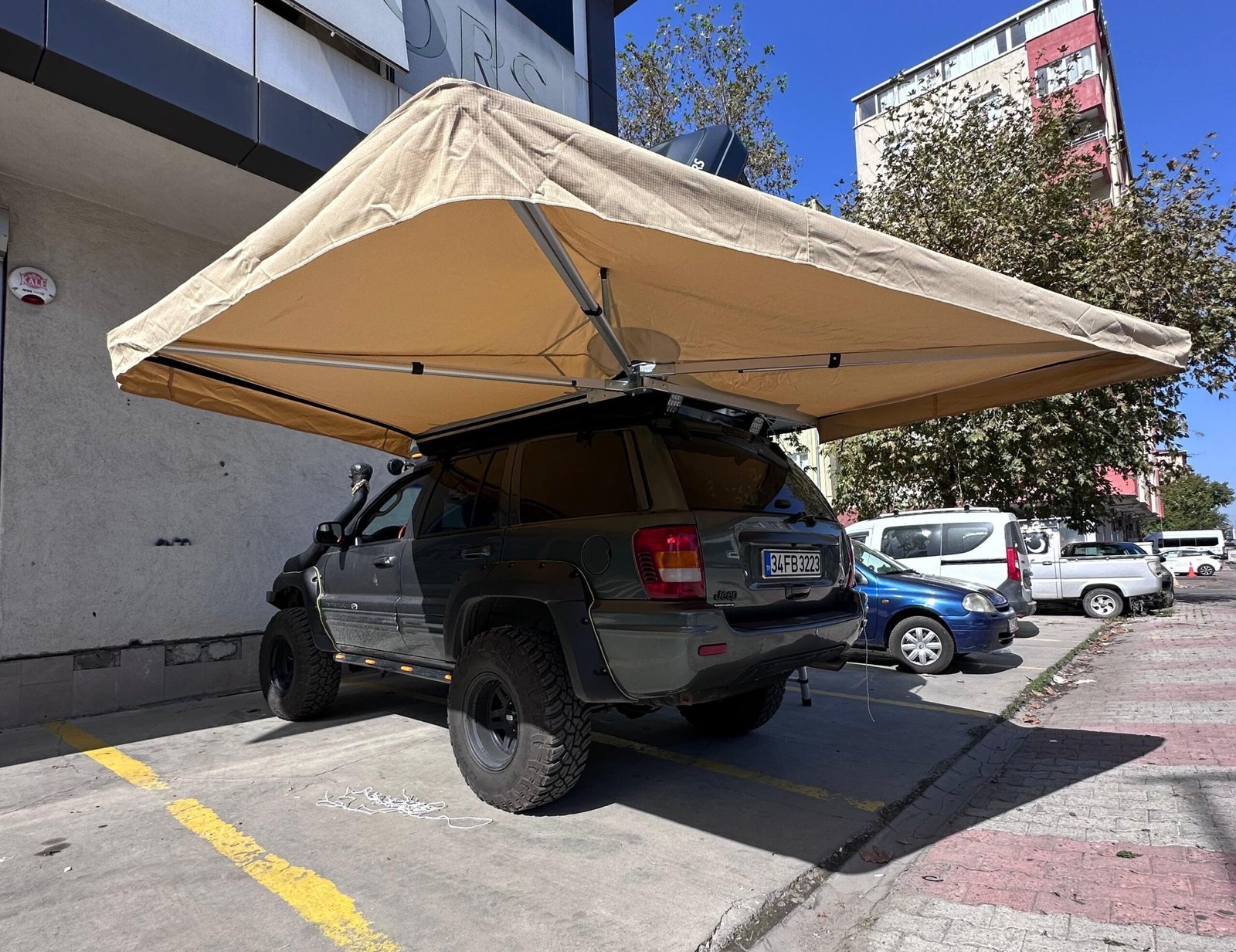 Τέντα αυτοκινήτου 270° Delta Freecamp SAW με περιμετρική κάλυψη σκίασης