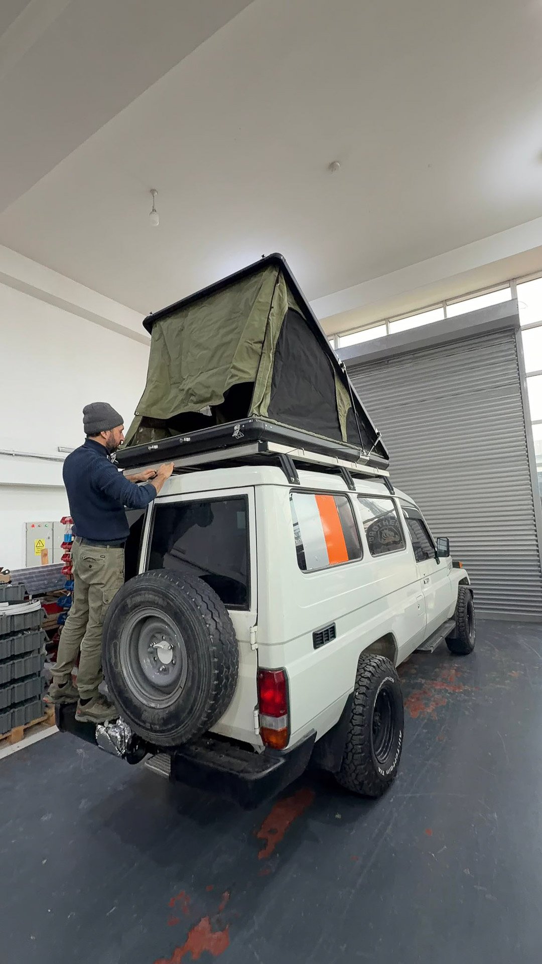 brotherscamp-aluminium-rooftop-tent-triangle (9)-2 Brothers Camp aluminium rooftop tent mounted on a 4x4 vehicle during setup