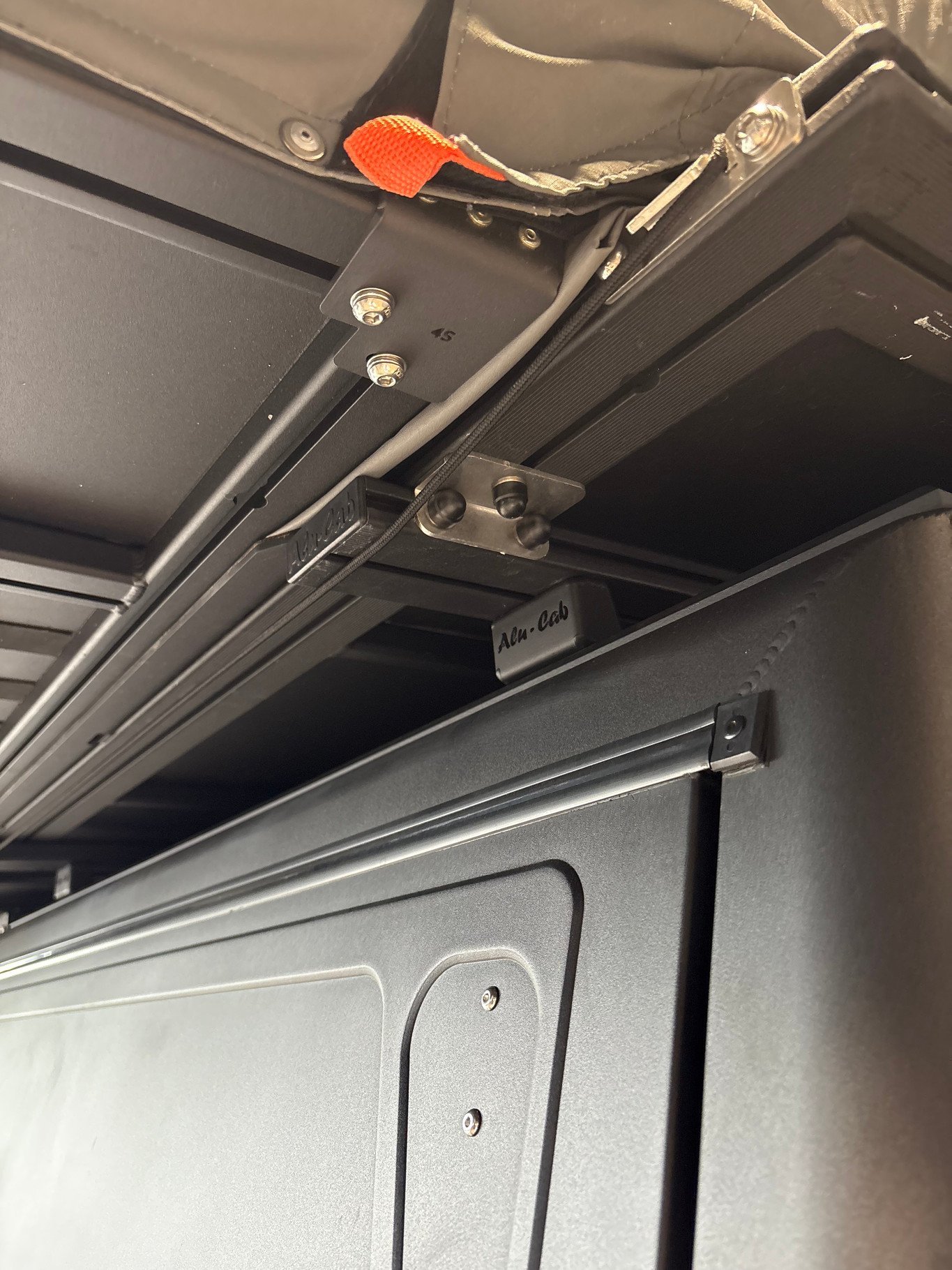 Alu-Cab RT-2S – Σκηνή Οροφής Αλουμινίου Alu-Cab RT-2S – Σκηνή οροφής αυτοκινήτου από αλουμίνιο