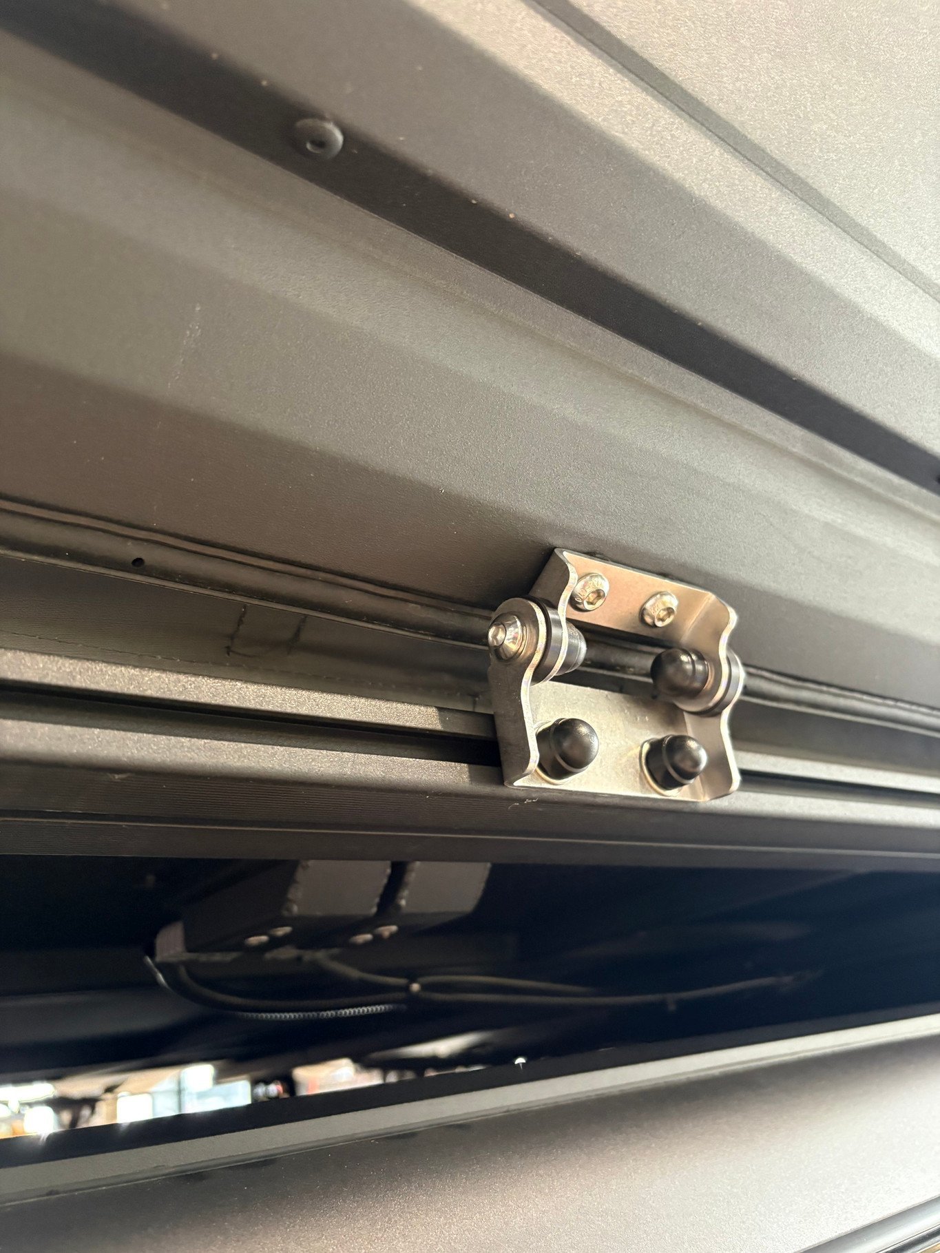 Alu-Cab RT-2S – Σκηνή Οροφής Αλουμινίου Alu-Cab RT-2S – Σκηνή οροφής αυτοκινήτου από αλουμίνιο